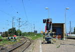 Blick auf das Ausfahrtsignal R014 in Gleis 14. Heute kann man von hier nur noch Richtung Oberhausen West fahren. Links sieht man den Prellbock des Stumpfgleises 15.

Oberhausen 14.06.2019