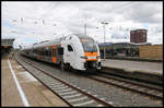 RRX ET 462027 fährt hier am 20.7.2020 um 11.35 Uhr als RE 5 nach Sechtem in Oberhausen ab.