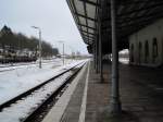 24.2.2010 Blick auf Gleis 1 des Bahnhof Oelsnitz (Vogtland).