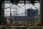 Kabelsalat - Blick von der Huntebrcke auf das Vorfeld des Bahnhofes. Links ist der arg geschrumpfte Gterbahnhof, rechts geht es zum Hauptbahnhof und ganz weit rechts (nicht im Bild) geht es zu den Abstellgleisen.