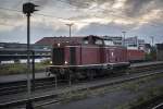 211 308 der Emsländischen Eisenbahngesellschaft ist am Abend des 08.10.2014 im Hauptbahnhof Oldenburg in Oldenburg auf dem Weg ins Bw.

Hersteller: Krauss-Maffei, München
Fabriknummer: 18904
Abnahmedatum: 19.09.1962
Erst-Bw: Hof
weitere Beheimatungen: 
UIC-Nr.: 92 80 1211 308-2 D-EEB
Betreibezeichnung z.Z.d. Aufnahme: Emsland
ursprüngl. Fahrzeugnr.: V 100 1308
Umzeichnungen: 211 308-2 (01.01.1968), Emsland (09.1989), 92 80 1211 308-2 D-EEB (?)
Ausmusterung (DB): 31.12.1986
Eigentümer z.Z.d. Aufnahme: Emsländische Eisenbahn, Meppen