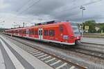 Aus Würzburg ist gerade der 425 565-9 als RB 85 eingefahren. 18.8.2021