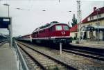 234 585 vor einem defekten Steuerwagen bei der Ankunft im August 1999 in Binz.