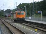 1142 635 setzte sich,für die Rückfahrt mit dem TEE Rheingold nach Koblenz,am 30.Juni 2013,in Binz an die Spitze des Zuges.Im Hintergrund ist 110 469 in der Abstellanlage zuerkennen.