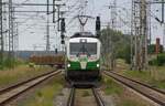 SETG 248 016 mit Holzzug aus Torgelow [WTO] bei der Abfahrt aus Pasewalk [WP] als DGS 95039 (Torgelow - Uelzen) | Juni 2022 | Teleaufnahme, ich stehe kurz vor dem Bahnsteigende, das Gleis in der Mitte