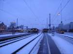 Pforzheim Hbf in der Dmmerung des 10.2.06