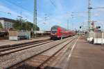 IRE nach Karlsruhe Hbf bei der Einfahrt in Pforzheim, Schublok ist 146 203-5.08.08.2012