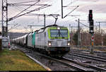 Getreidezug mit 193 786-1 (Siemens Vectron) der Captrain Deutschland GmbH, eingesetzt bei der ITL Eisenbahngesellschaft mbH (ITL), und einer unbekannten 185/186 (kalt) durchfährt den Bahnhof
