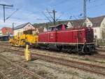 211 041 mit Baumaschine am 11.04.24 in Plochingen
