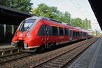 442 129-3 steht am 19.6.2016 als RB23 (RB28845) von Beelitz-Heilstätten nach Potsdam Hauptbahnhof in Potsdam Charlottenhof. 