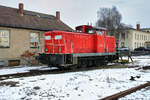 Die 1977 von LEW als 105 061 in die DR gelieferte Rangierlok vom Typ V 60 D war zum Zeitpunkt der Aufnahme in Pritzwalk - 16.03.2006 - an die PE Cargo vermietet.