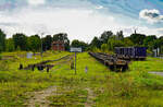 Ein einsames Hinweisschild auf einem genauso einsamen Bahngelände in Pritzwalk, aufgenommen am 17.09.2025.