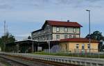 02.09.2017, auf der Fahrt zu den  Meininger Dampfloktagen  fällt auch ein Foto des Bahnhofs Eisfeld in Thüringen ab..