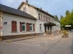 Das Bahnhofsgebude von berlingen Therme auf der Strecke Singen-Fridrichshafen am 03.08.2007