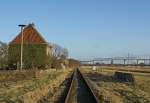 Blick auf den ehemaligen Bahnhof von Averlak an der Strecke St. Michaelisdonn - Brunsbttel Sasol (vormals Condea bzw. Brunsbttel Nord); 08.03.2009.