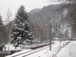 Der verschneite Haltepunkt Neuenbrg(Wrttemberg) - Eyachbrcke (AVG-Strecke Pforzheim - Bad Wildbad) am 18.12.05