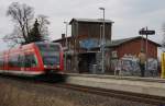 18.3.2012 Priegnitz Express / BR 646 (9580 0646 012) fhrt Beetz Sommerfeld Richtung Henningsdorf ein. Auch dieses Empfangsgebude sah bessere Zeiten.