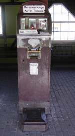 Hier findet man sie, die Personenwage mit Kartenausgabe im Bahnhof  Kurort Rathen.