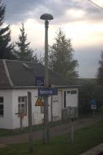 Sieht  irgendwie wenig einladend  aus , der Haltepunke  Kleinschirma, an der Strecke Dresden - Chemnitz.