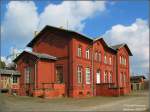 Ein fr die Strecke Cottbus-Leipzig typisches Bahnhofsgebude steht im Bf Beutersitz.