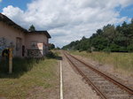 Bahnhof Hoppenwalde Bahnsteig und Streckengleis nach Ueckermünde am 17.Juli 2016.