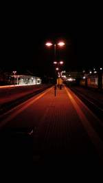 Abendstimmung auf  den Bahnsteigen in Radebeul Ost.
