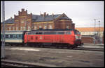 218106 hält hier am 20.2.1999 mit einem RE im Bahnhof Rathenow.