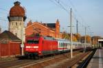 101 104-8 schiebt den IC 2010 nach Berlin Sdkreuz durch Rathenow. 29.10.2010