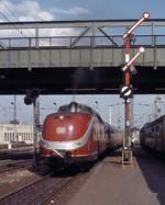 601 xxx als Alpen-See-Express von Dortmund/Hamburg nach Grafenau/Bodenmais. Regensburg Hbf, 22.8.1980.