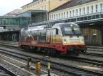 Der  Jubi Taurus  (175 Jahre Deutsche Eisenbahn) 183 001 von Alex steht am 24.August 2012 abgestellt im Regensburger Hbf.
