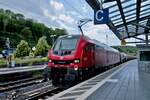 16.06.2026, 15:39 Uhr: 159 206-2 Stadler Eurodual mit Kesselwagenzug bei der Durchfahrt in Remagen Bf auf Gleis 3 in Fahrtrichtung Koblenz.
