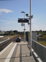 Bahnsteig 3, Bahnhof Remscheid-Lennep mit Dynamischem Schriftanzeiger und Bahnhofsuhr