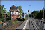 Der moderne Twindexx Vario 446012 fährt hier als RE nach Hamburg am 28.5.2020 um 8.56 Uhr in Rendsburg HBF ein.