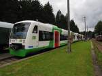 EB VT 013 + xxx + VT 019 als  Rennsteig Shuttle  EB 80603 aus Erfurt Hbf, am 23.08.2014 im Bahnhof Rennsteig.