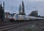 Die Railpool 186 258 für die Belgische Staatsbahn fahrend mit einem Kesselzug durch Rheydt am heutigen Abend des 13.1.2019