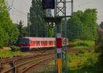 Ein von einer 111 geschobener RE8 Verstärkerzug fährt in den Rheydter Hbf ein auf seinem Weg nach Kaldenkirchen.