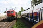 # Roisdorf 39  Die Schöne 140 003-5 der EBM mit dem Henkelzug aus Wassertrüdingen nach Düsseldorf-Reizholz bei der durchfahrt in Roisdorf bei Bornheim in Richtung Köln.