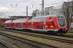 445 002-2 erreicht am 1.12.2017 als S3 von Güstrow nach Warnemünde den Rostocker Hauptbahnhof.