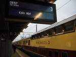 Digitalanzeigen machen's mglich: Es fhrt tatschlich ein TEE (Trans Euroop Express) in Rostock.