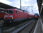 143 564 im Einsatz auf der S1 nach Warnemünde und 429 028 als RE 13007 nach Sassnitz,am 17.Dezember 2011,in Rostock Hbf.