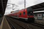 Hier ein RE5 (RE18590)  Warnemünde-Express  von Berlin Hbf. (tief) nach Warnemünde, dieser Zug stand am 26.7.2015 in Rostock Hbf. Schublok war 143 333-3.