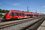 442 859-5 wartet am 22.7.2016 auf die Leistung als S1 von Rostock Hauptbahnhof nach Warnemünde.