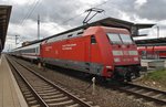 101 103-0 steht am 28.7.2016 mit IC2213 von Ostseebad Binz nach Stuttgart Hauptbahnhof in Rostock Hauptbahnhof.