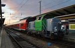 650 114-8 wartet am Abend des 17.9.2016 im Rostocker Hauptbahnhof mit einem leeren RE1-Park auf die Ausfahrt ins BW.