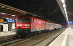143 300 nebst Dostos als S 2 nach Güstrow.
Aufgenommen am 21. März 2011 im Rostocker Hauptbahnhof.