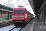 DB 101109-7 steht hier am 18.2.2026 um 11.37 Uhr am Ende des IC von Rostock nach Hamburg via Lübeck. Bis Lübeck ist eine DB 218 die Zuglok. Ab Lübeck übernimmt die 101109 die letzte Strecke bis Hamburg HBF.