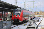 ET 442356 nach Warnemünde steht am 18.2.2026 um 11.33 Uhr zum Einstieg bereit im HBF Rostock.