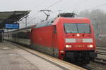 Der starke Hochnebel aus Österreich war leider auch im Süden Deutschlands vertreten. Hier die DB 101 092-5 vor dem IC 281 nach Zürich HB in Rottweil. Aufgenommen am 30.03.2013