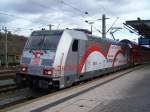 Die 146 227 mit Werbung im Bahnhof Rottweil am 28/11/09.