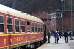 Blick am 07.04.2012 in den Bahnhof Rbeland/Harz. Auf Gleis 1 steht ein Zug der  Sonderzugveranstaltungen Chemnitz  (hier zu sehen, der Speisewagen), welcher im Rahmen einer Harzrundfahrt hier Station machte (Zuglok 95 027, Schublok 285 001 der HVLE).